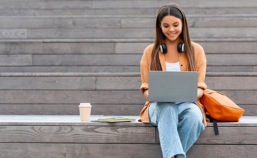 Emailing like a pro: 6 tips for college students